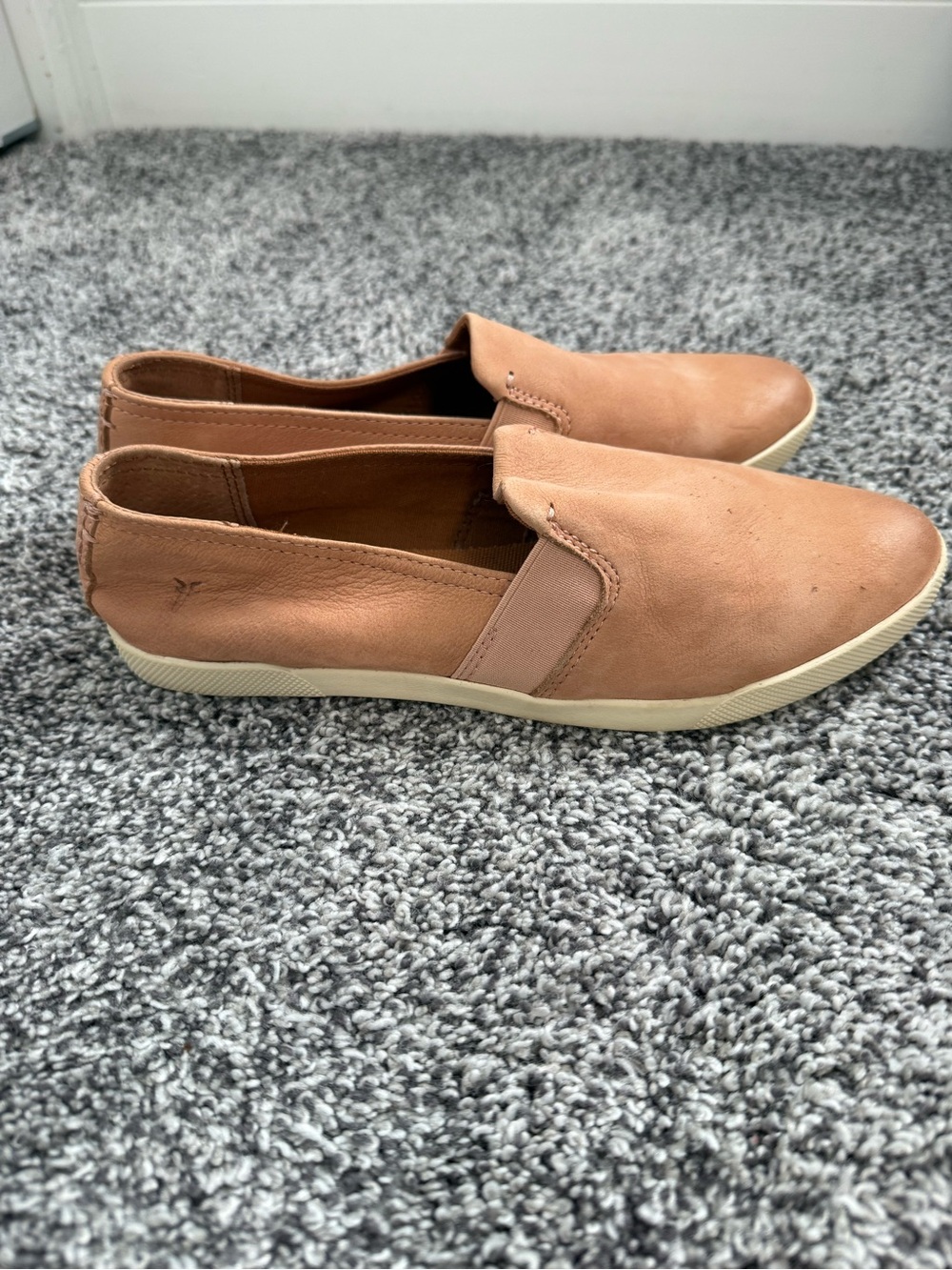 Frye Lisa Slip-On Flats in Nubuck Leather Buff Clay Color - Size 6 1/2 - Picture 4 of 7